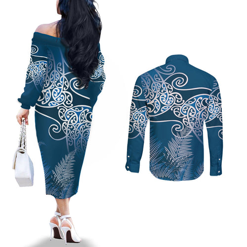 Aotearoa Maori Koru Curves Couples Matching Off The Shoulder Long Sleeve Dress and Long Sleeve Button Shirt Silver Ferns - Navy Blue