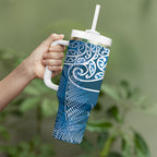 Aotearoa Maori Koru Curves Tumbler With Handle Silver Ferns - Navy Blue