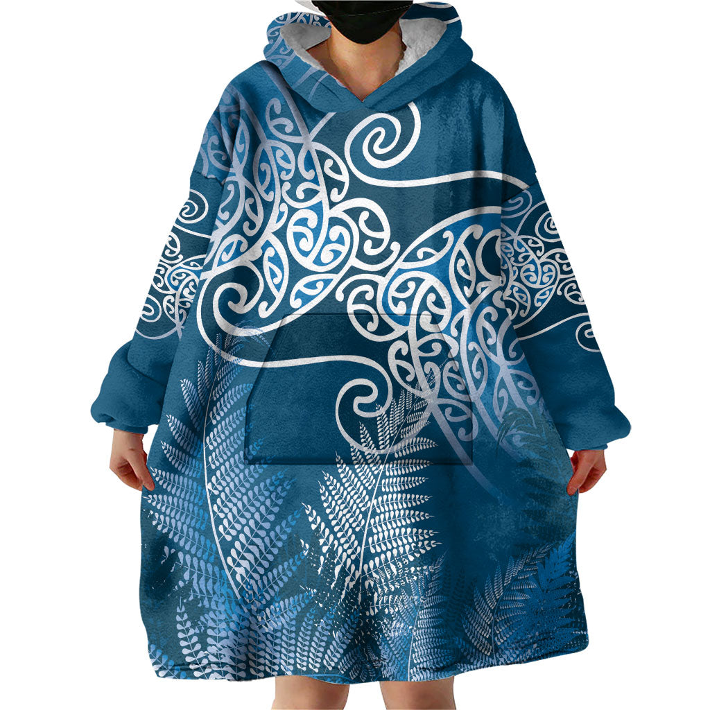 Aotearoa Maori Koru Curves Wearable Blanket Hoodie Silver Ferns - Navy Blue