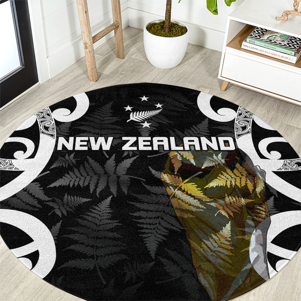 New Zealand WC2026 Black Round Carpet Silver Fern