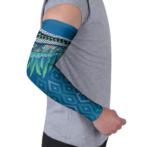 Aotearoa Maori Ngati Kahungunu Iwi Paua Blue Arm Sleeves Korowai Tukutuku Kaokao Motifs