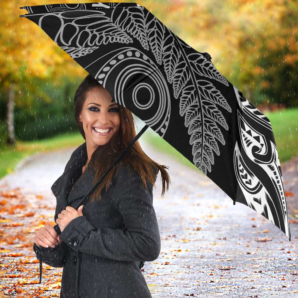 Aotearoa Personalized Lawn Bowls Maori Umbrella New Zealand Black Tribal Silver Fern - Aussie Hoodie