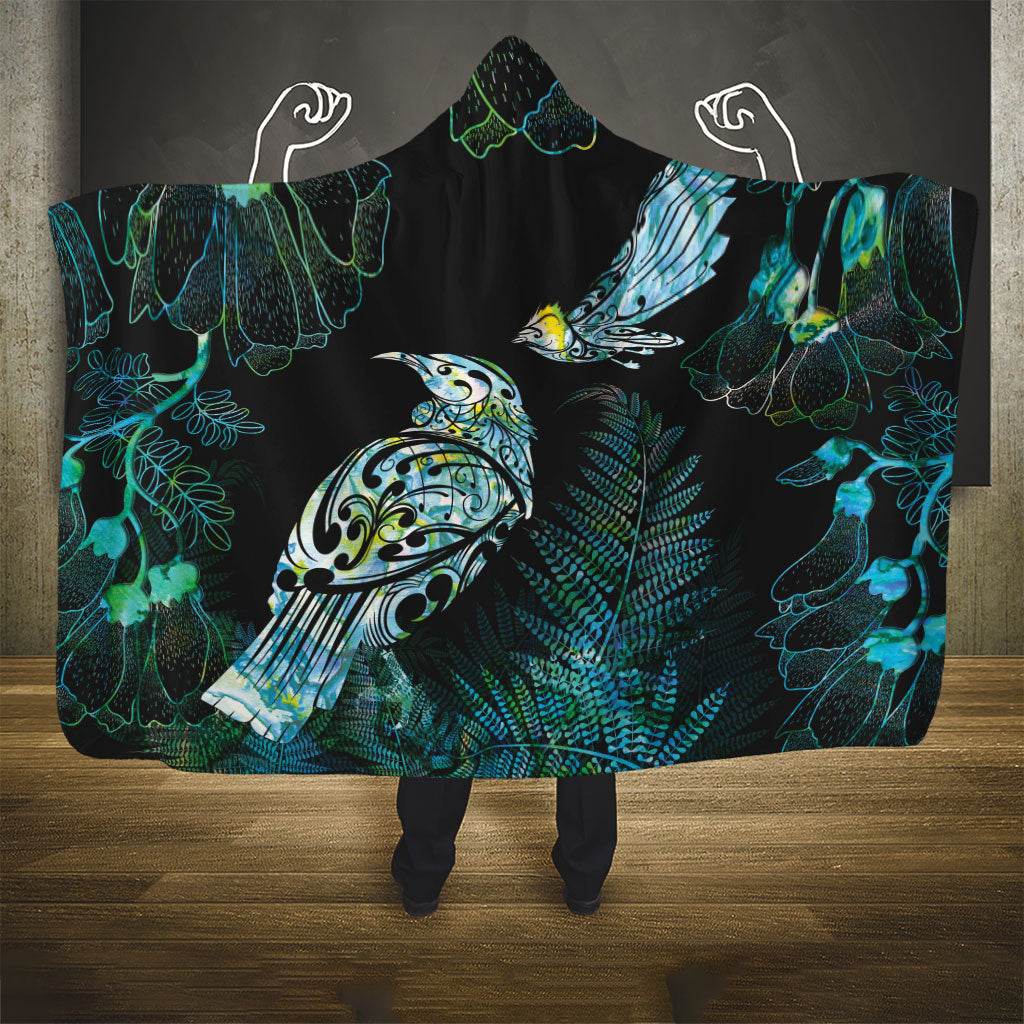 Aotearoa Maori Mahuru Hooded Blanket Spring Time - Paua Shell Green