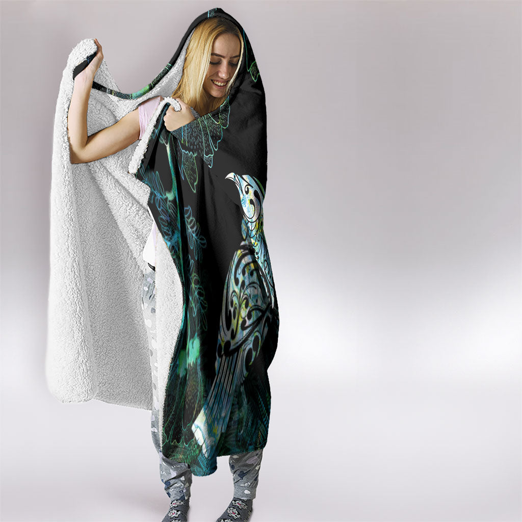 Aotearoa Maori Mahuru Hooded Blanket Spring Time - Paua Shell Green
