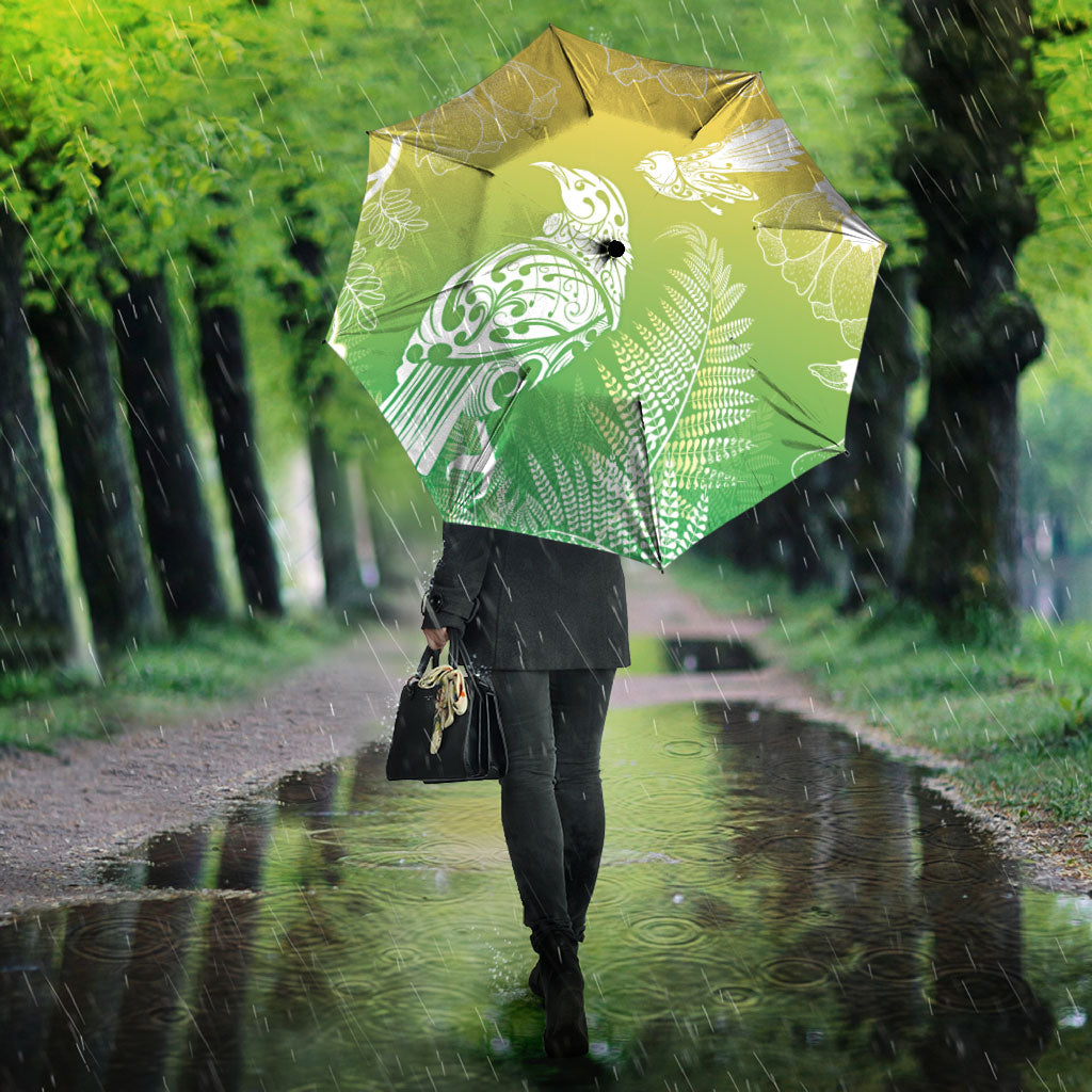 Aotearoa Maori Mahuru Tui With Pikawakawa Umbrella Spring Time