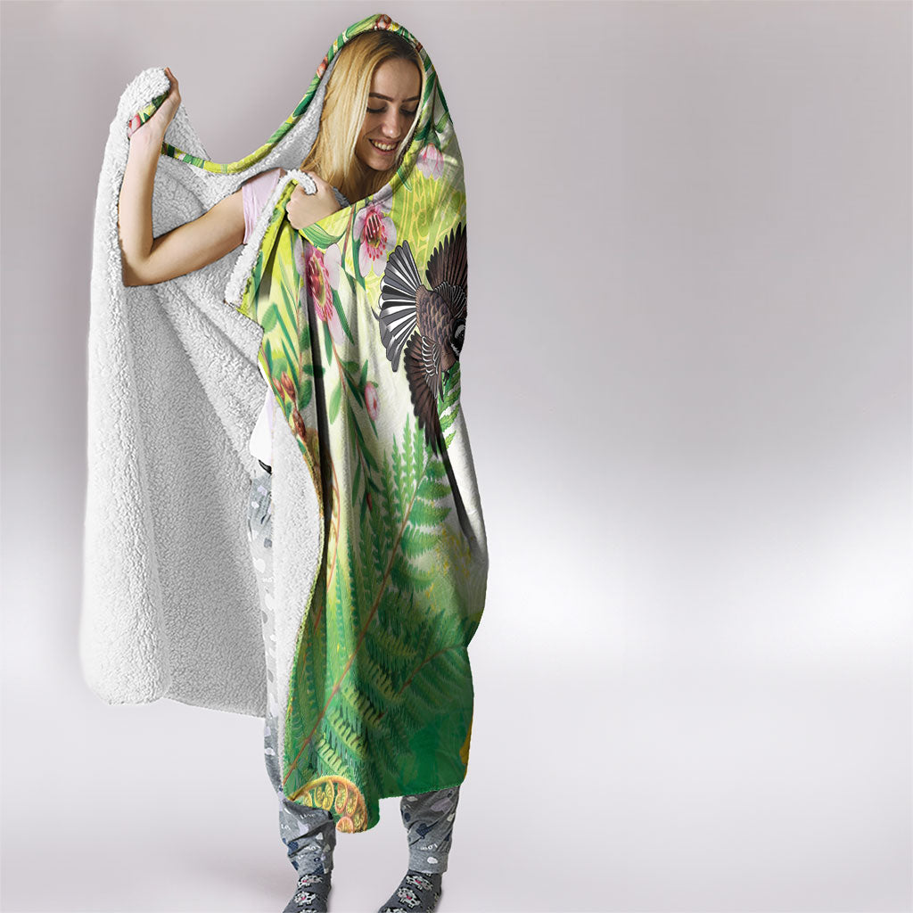 New Zealand Maori Mahuru Hooded Blanket Tui With Pikawakawa Spring Colors