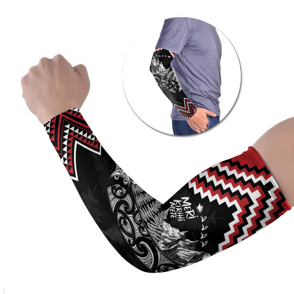 New Zealand Christmas Taniko Poutama Arm Sleeves Mountainscape Maori Fern - Aussie Hoodie