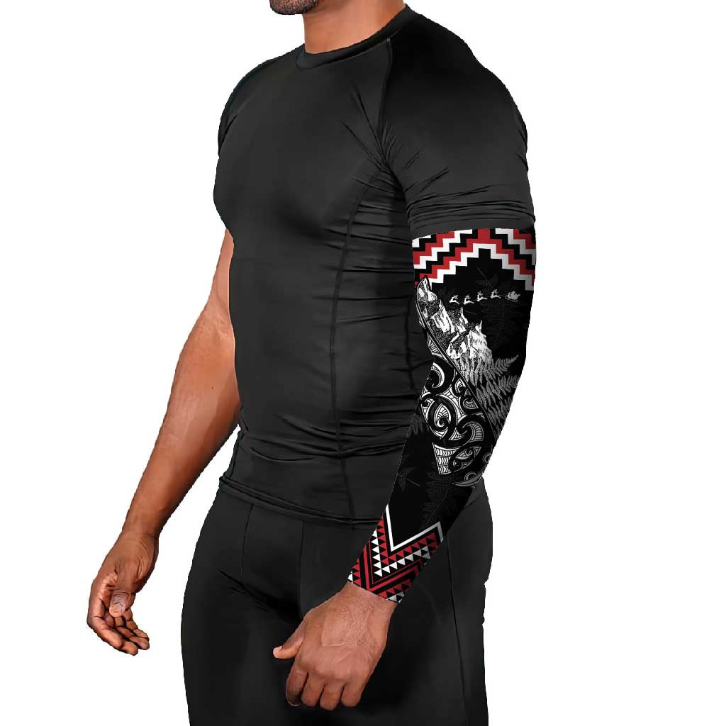 New Zealand Christmas Taniko Poutama Arm Sleeves Mountainscape Maori Fern - Aussie Hoodie