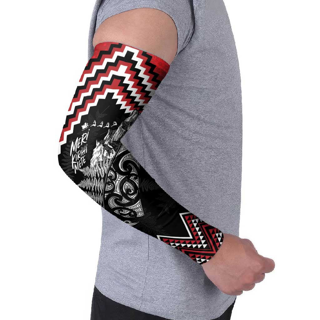 New Zealand Christmas Taniko Poutama Arm Sleeves Mountainscape Maori Fern - Aussie Hoodie