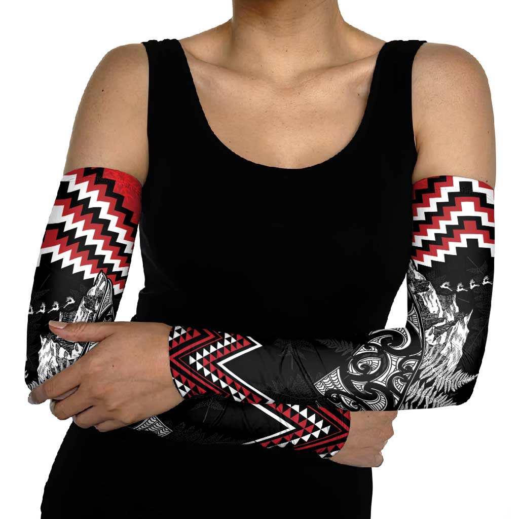 New Zealand Christmas Taniko Poutama Arm Sleeves Mountainscape Maori Fern - Aussie Hoodie