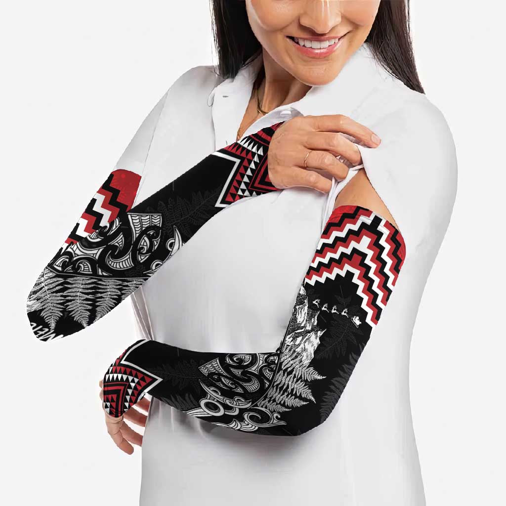 New Zealand Christmas Taniko Poutama Arm Sleeves Mountainscape Maori Fern - Aussie Hoodie