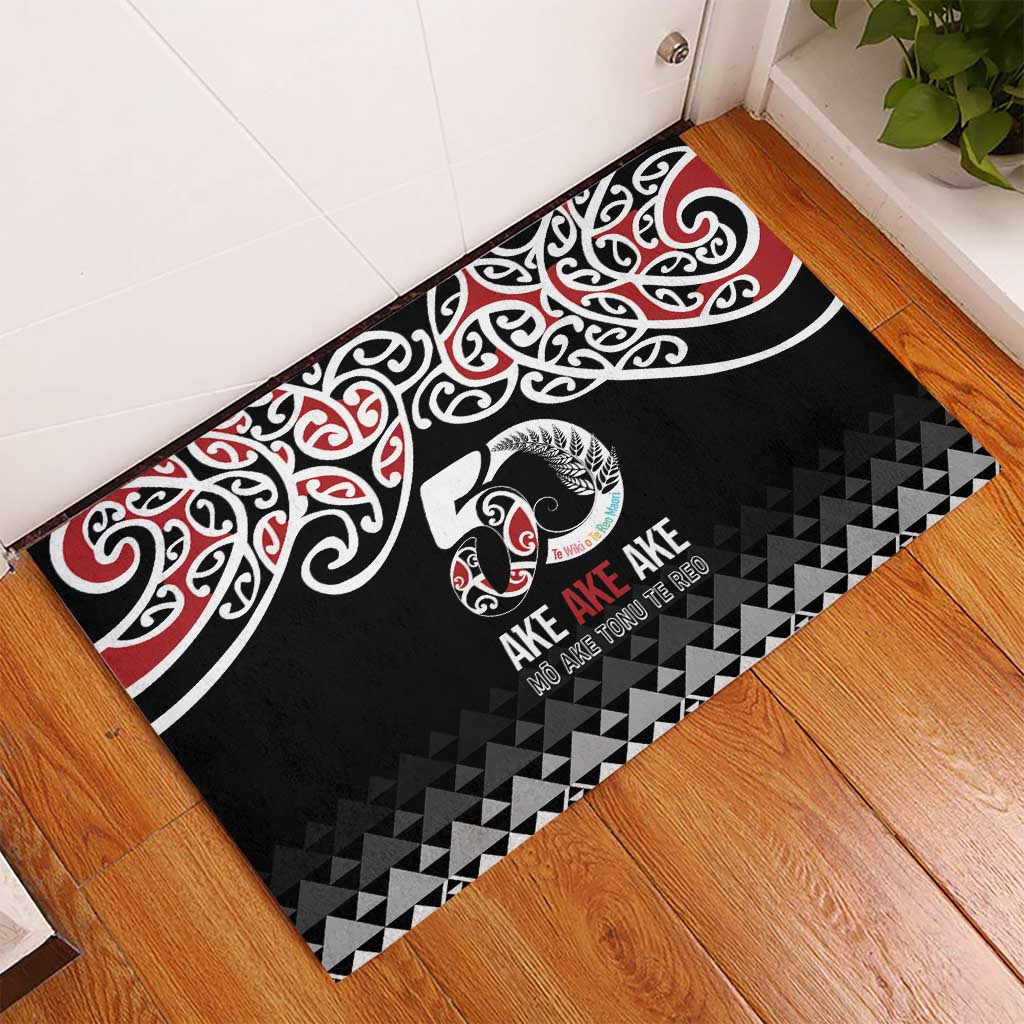 Kia Kaha Te Reo Maori Rubber Doormat 50 Years Mo Ake Tonu Te Reo - Aussie Hoodie