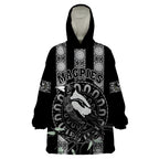 personalised-collingwood-football-wearable-blanket-hoodie-champions-go-magpies