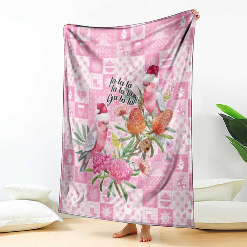 Sweet Pink Cockatoo’s Aussie Santa Blanket Australia Christmas Vibes - Aussie Hoodie