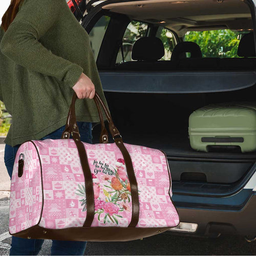 Sweet Pink Cockatoo’s Aussie Santa Travel Bag Australia Christmas Vibes - Aussie Hoodie