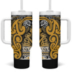 Aotearoa Iwi Ngāti Tama ki Te Waipounamu Trust Tumbler With Handle Maori Wharenui House Tribal Pattern