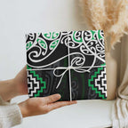 Green Aotearoa Tukutuku Manawa Tapu Wrapping Paper Ta Moko Toi Maori - Aussie Hoodie