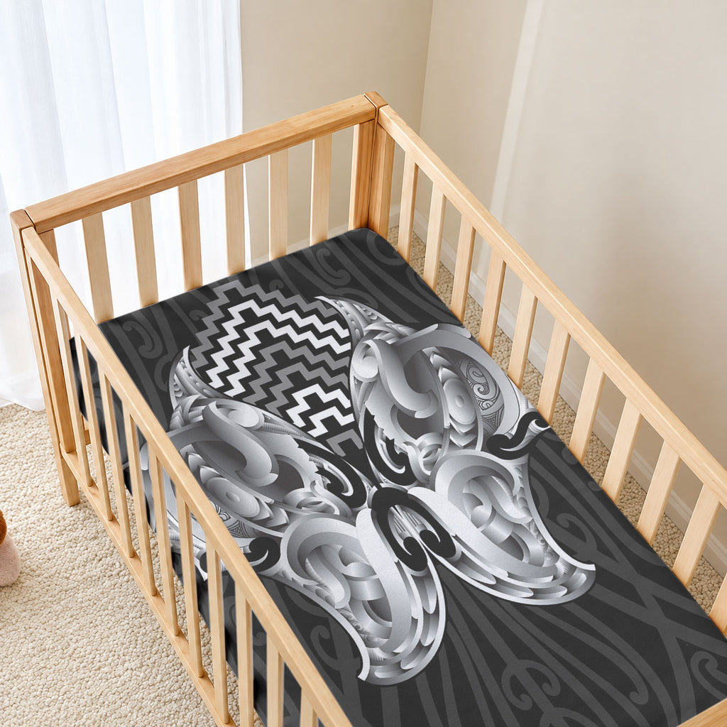 Aotearoa Kowhaiwhai Poutama Black Motif Baby Bed Cover