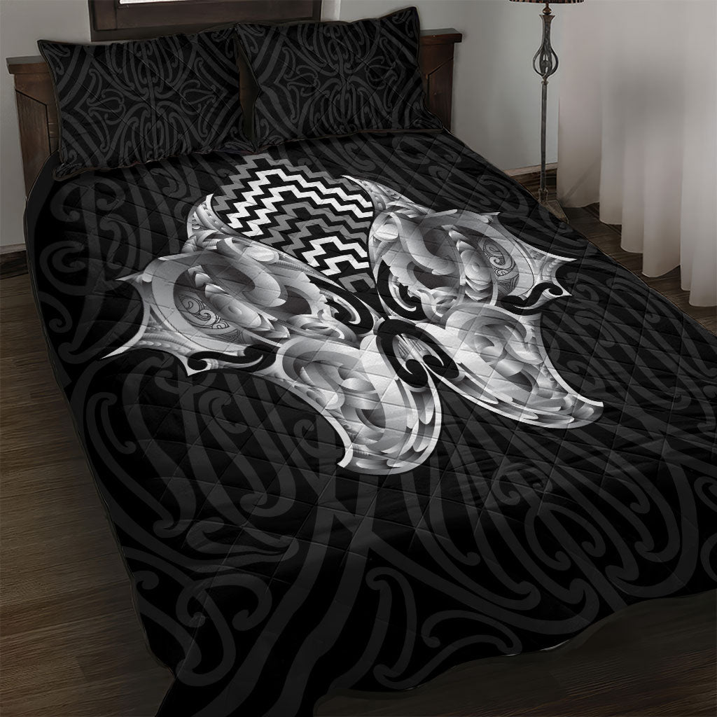 Aotearoa Kowhaiwhai Poutama Black Motif Quilt Bed Set