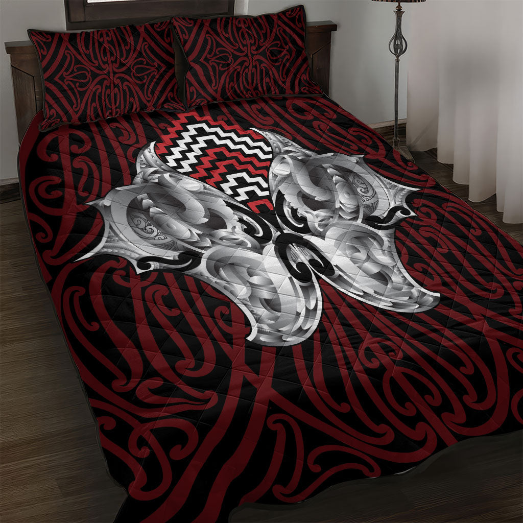 Aotearoa Kowhaiwhai Poutama Red Motif Quilt Bed Set