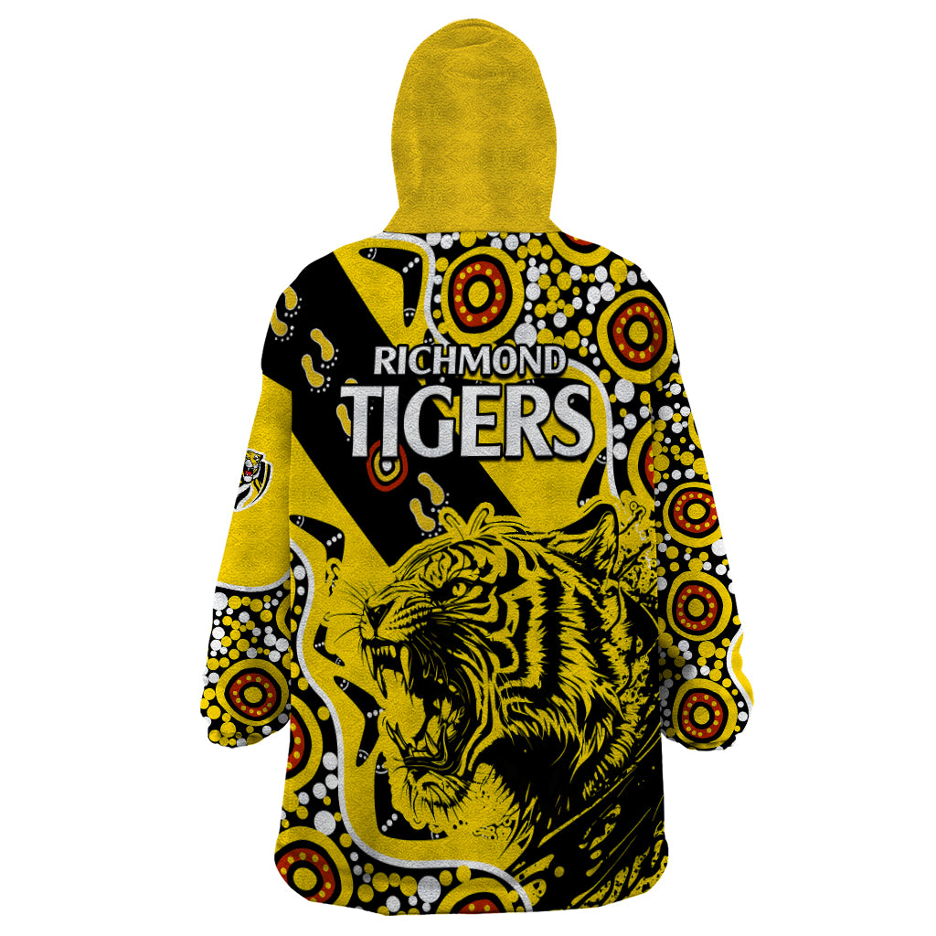 richmond-tigers-football-wearable-blanket-hoodie-angry-tiger-roaring-aboriginal-boomerang-and-dots-art