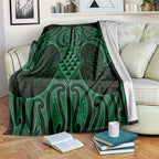 Kakariki Maori Ta Moko Poutama Art Blanket