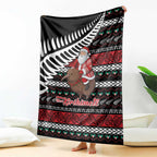New Zealand Kiwi Santa Christmas Blanket He Wairua Kirihimete - Aussie Hoodie
