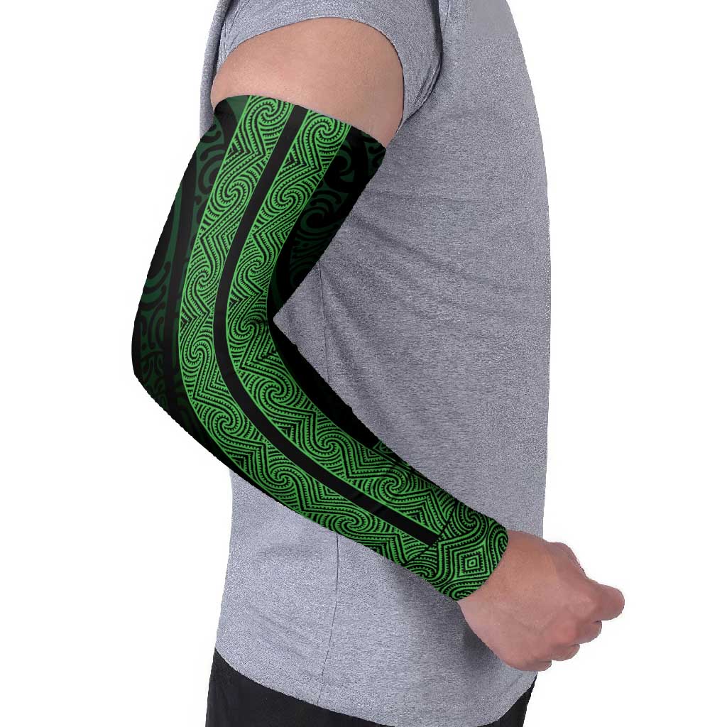 New Zealand Maori Kowhaiwhai Arm Sleeves Kakariki Maui and Mangopare - Aussie Hoodie