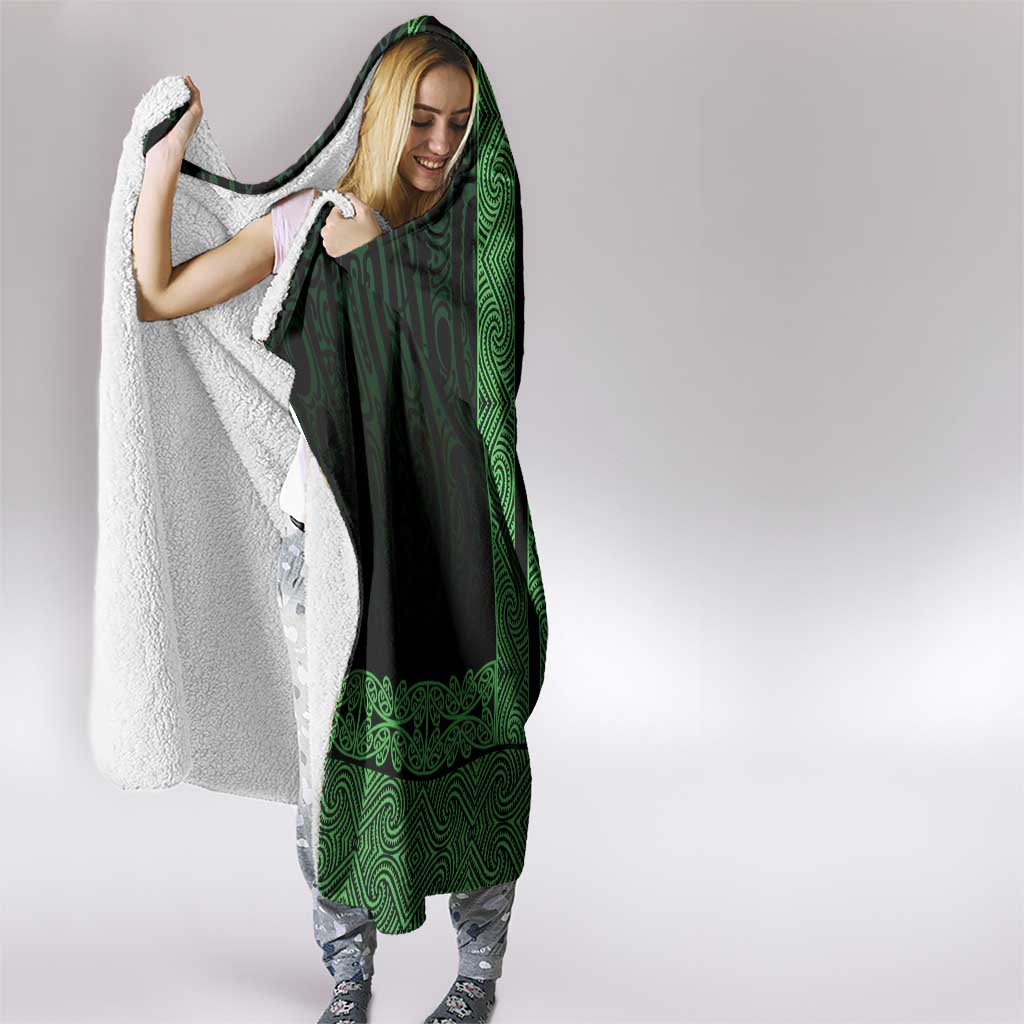 New Zealand Maori Kowhaiwhai Hooded Blanket Kakariki Maui and Mangopare