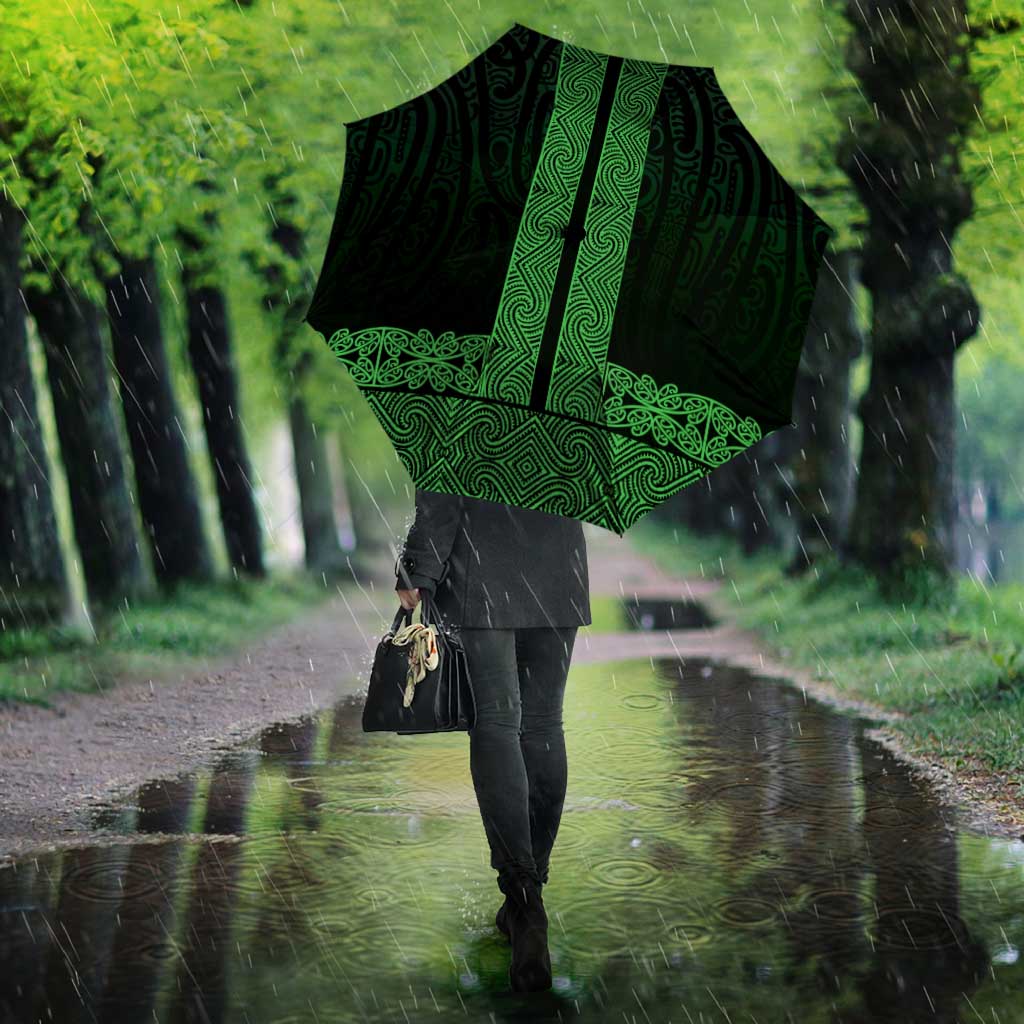 New Zealand Maori Kowhaiwhai Umbrella Kakariki Maui and Mangopare - Aussie Hoodie