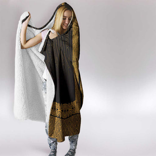 New Zealand Maori Kowhaiwhai Hooded Blanket Karaka Maui and Mangopare