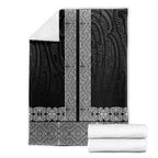 New Zealand Maori Kowhaiwhai Blanket Pango Maui and Mangopare