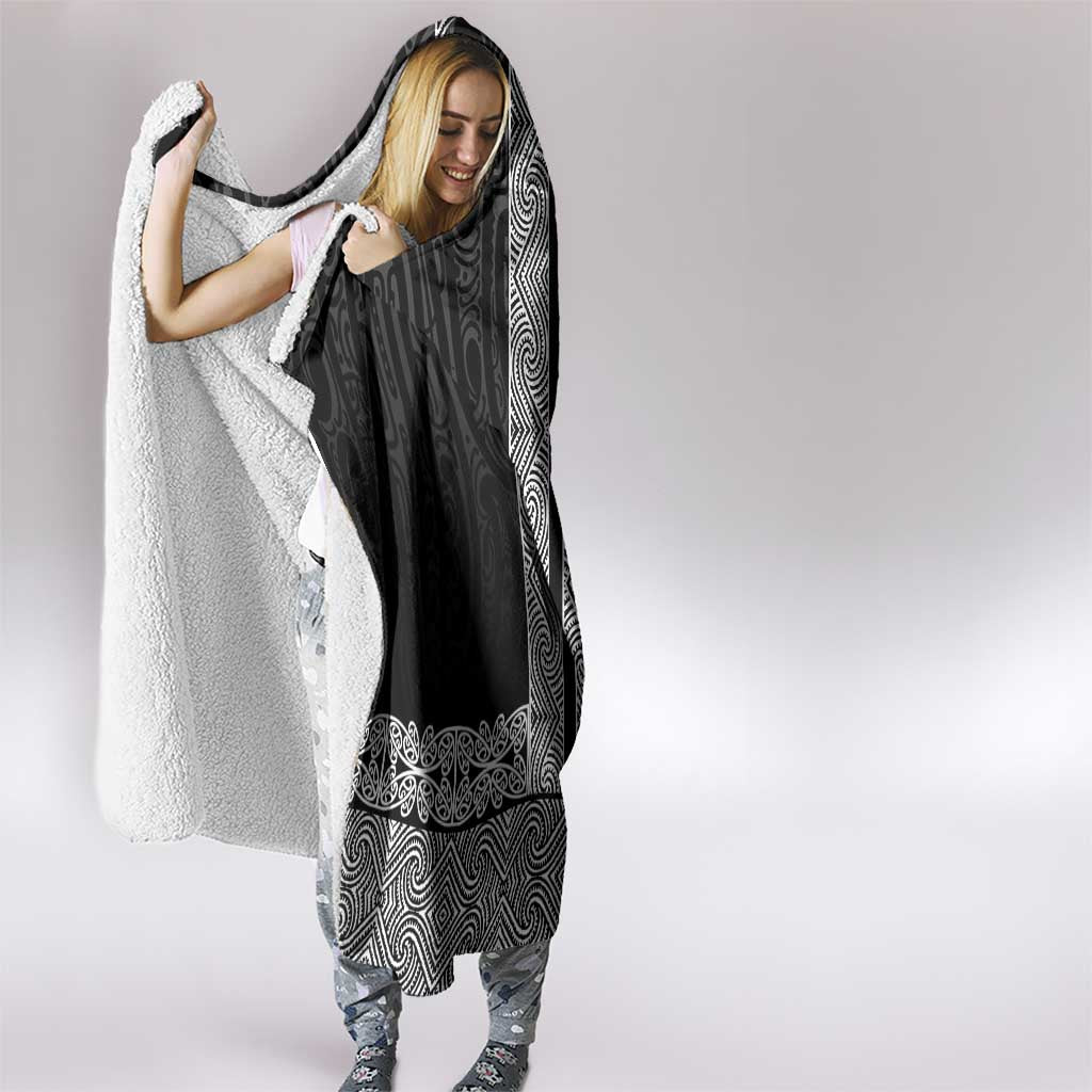 New Zealand Maori Kowhaiwhai Hooded Blanket Pango Maui and Mangopare