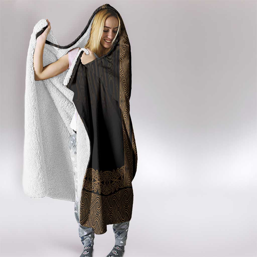 New Zealand Maori Kowhaiwhai Hooded Blanket Parauri Maui and Mangopare
