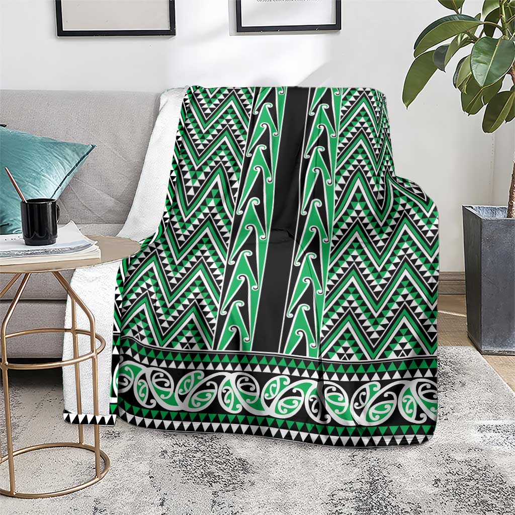 New Zealand Maori Niho Taniwha Blanket Kakariki Mangopare and Puhoro Pattern
