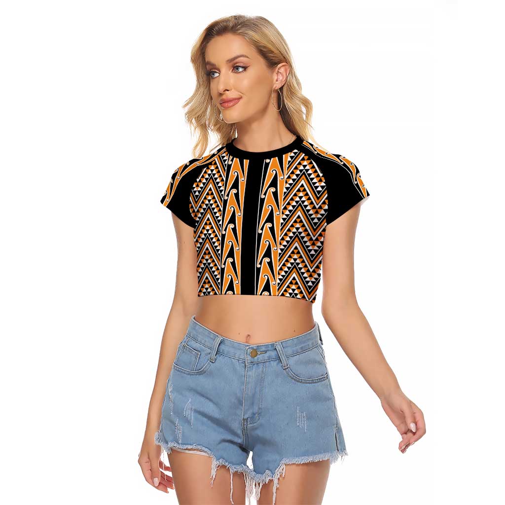 New Zealand Maori Niho Taniwha Raglan Cropped T Shirt Karaka Mangopare and Puhoro Pattern