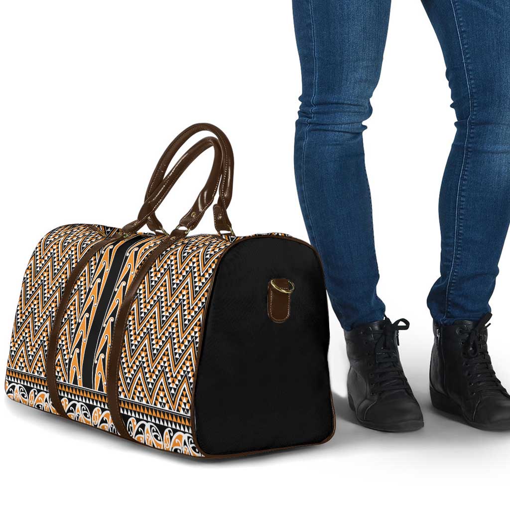New Zealand Maori Niho Taniwha Travel Bag Karaka Mangopare and Puhoro Pattern - Aussie Hoodie
