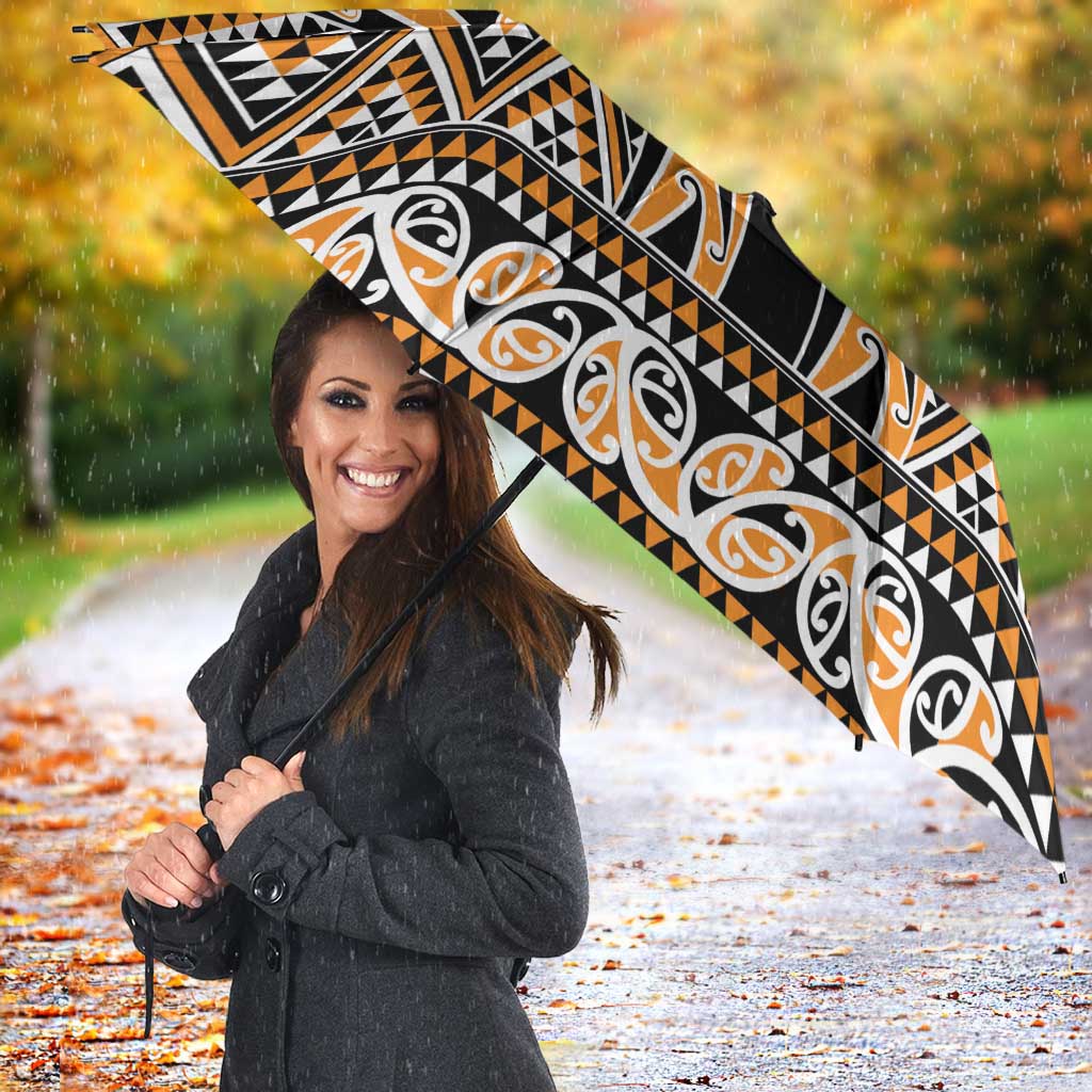 New Zealand Maori Niho Taniwha Umbrella Karaka Mangopare and Puhoro Pattern - Aussie Hoodie