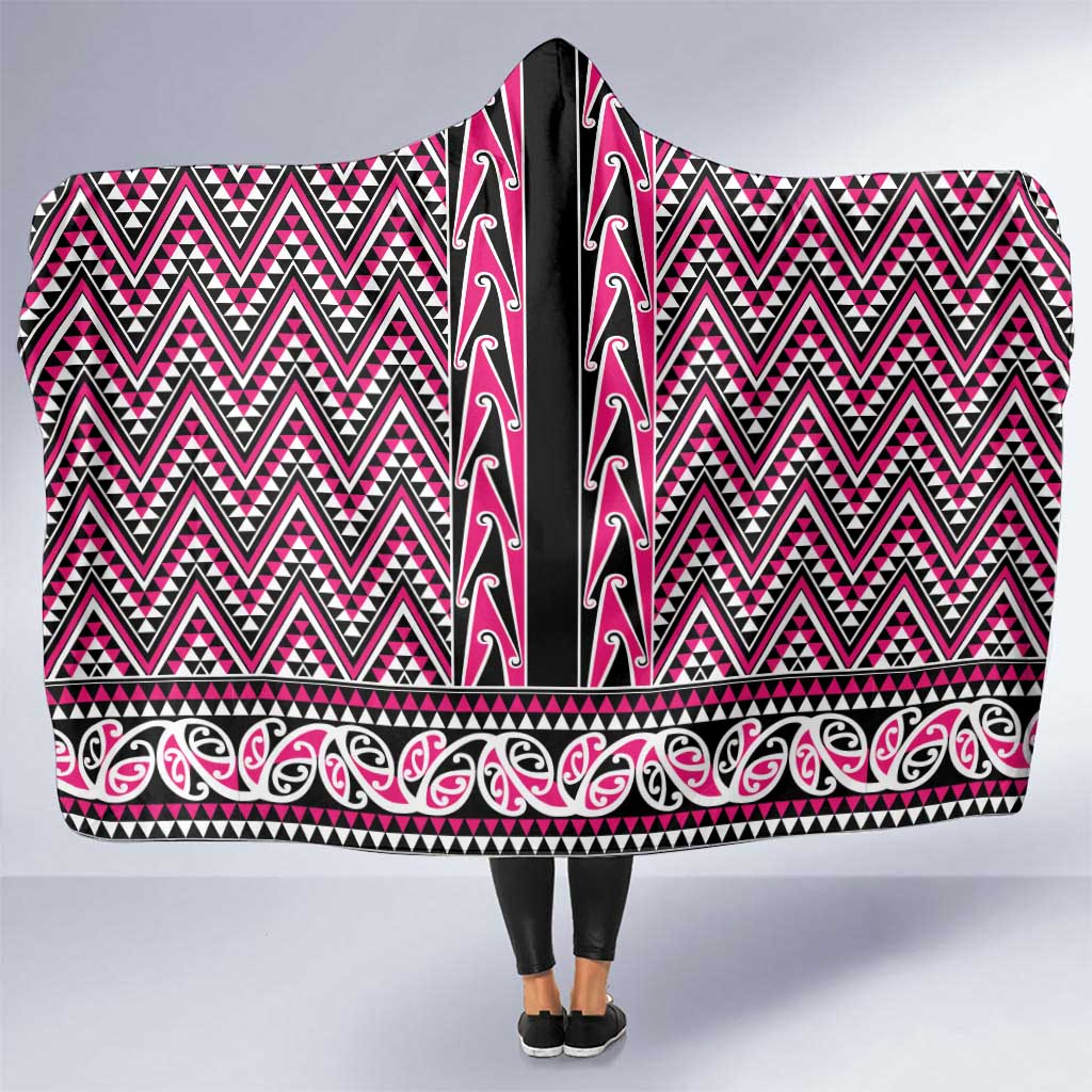 New Zealand Maori Niho Taniwha Hooded Blanket Mawhero Mangopare and Puhoro Pattern