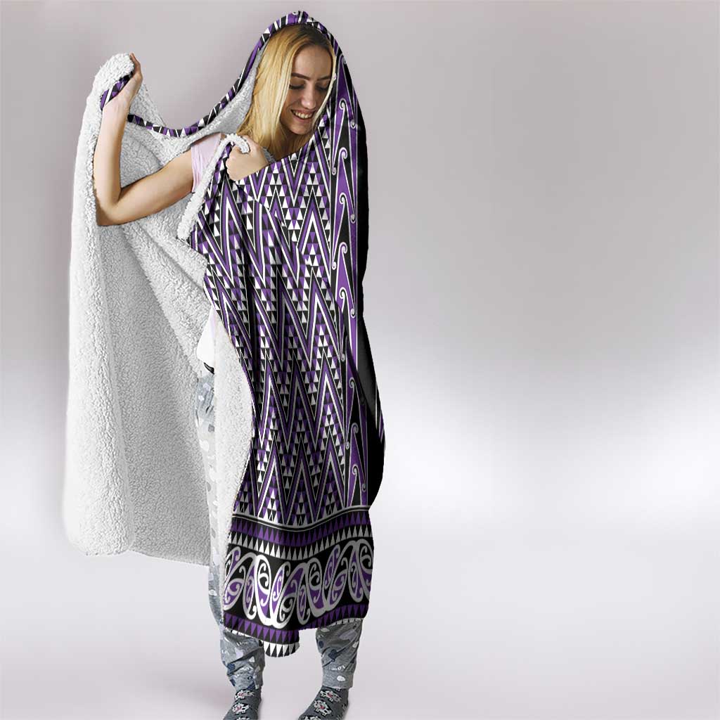 New Zealand Maori Niho Taniwha Hooded Blanket Waiporopo Mangopare and Puhoro Pattern