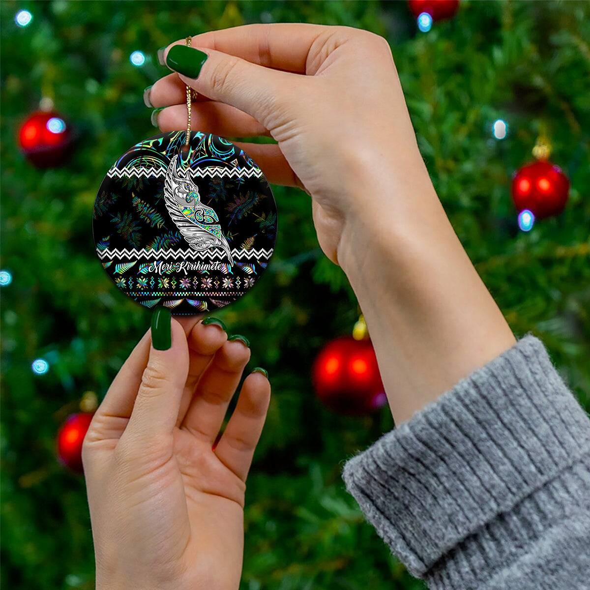 personalised-new-zealand-christmas-ceramic-ornament-maori-fern-manaia-meri-kirihimete-with-papaua-shell
