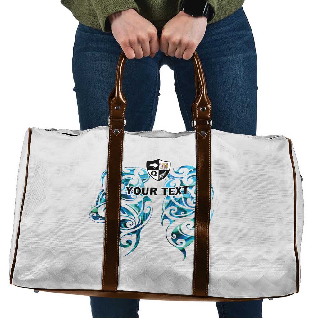 Queensland Maori Kiwi Personalised Travel Bag Ma Kakariki Papua Shell Maori Tribal Tattoo - Aussie Hoodie