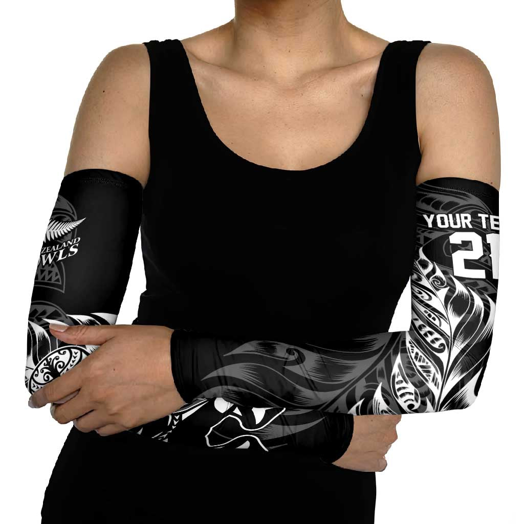 New Zealand Lawn Bowls Custom Arm Sleeves Black Maori Warrior Tribal Silver Fern - Aussie Hoodie