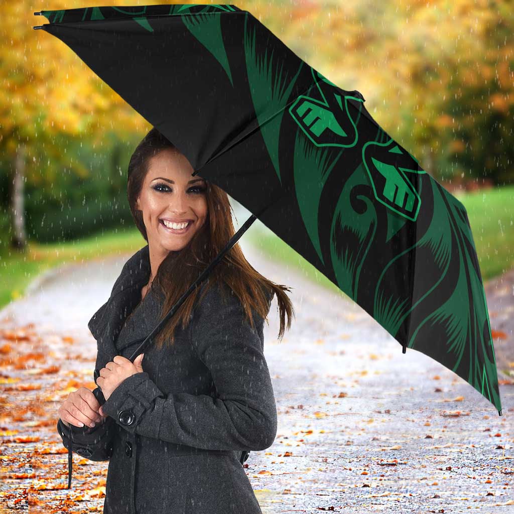 New Zealand Lawn Bowls Umbrella Green Maori Warrior Tribal Silver Fern - Aussie Hoodie