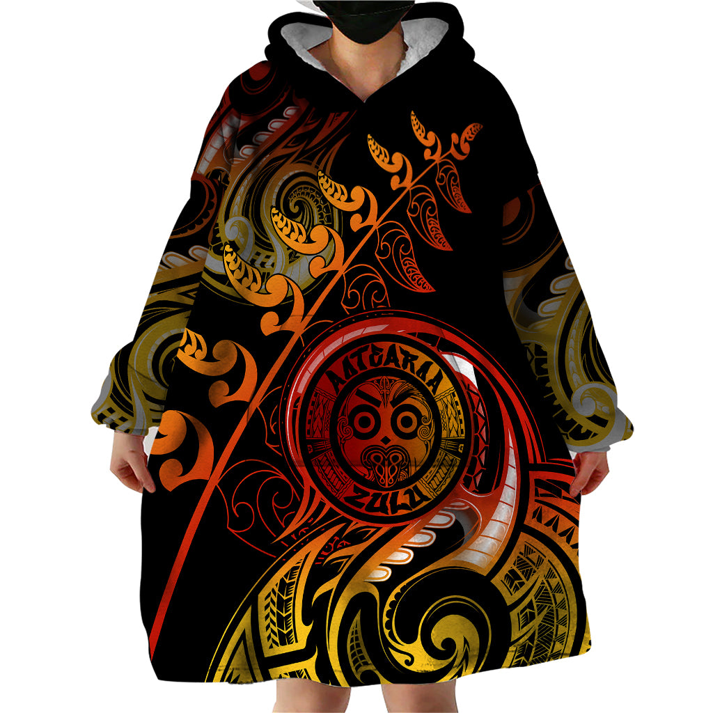 new-zealand-wearable-blanket-hoodie-aotearoa-wisdom-face-maori-fern-tattoo-arty