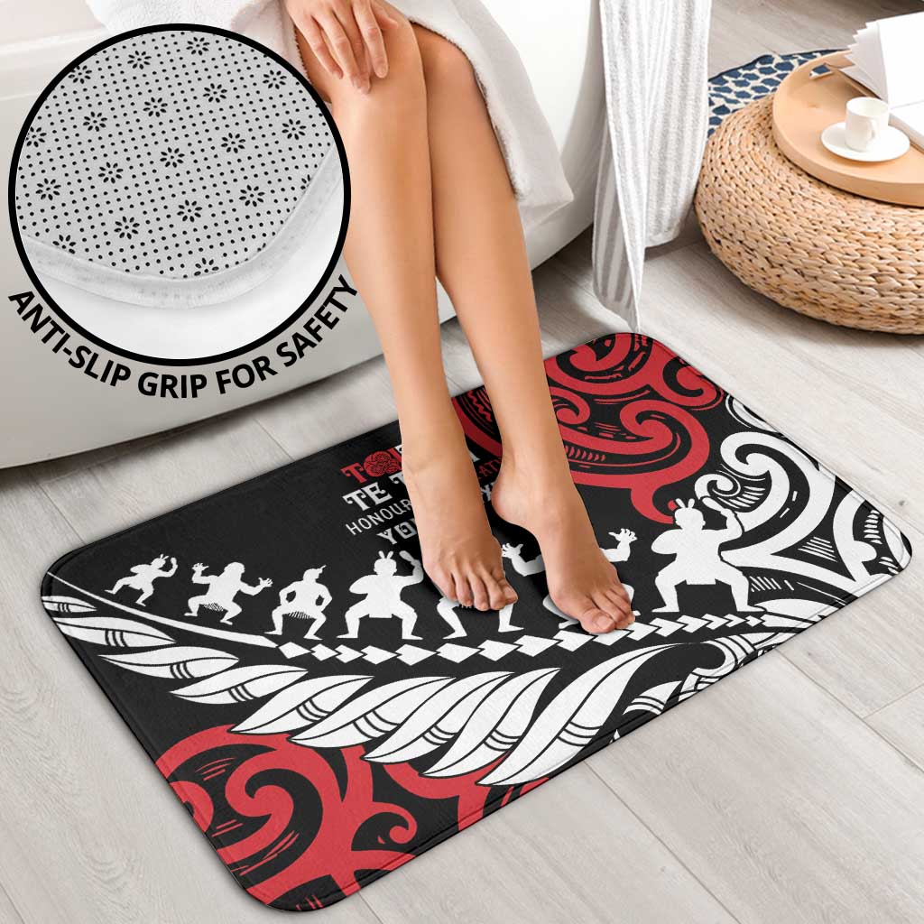 Honour The Treaty New Zealand Personalised Bathroom Set Toitu Te Tiriti Half Fern Haka Dance - Aussie Hoodie