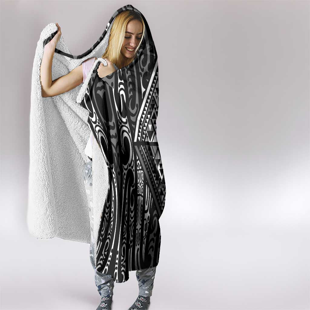 New Zealand Maori Taniko Hooded Blanket Black Kowhaiwhai Puhoro