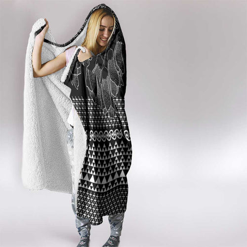 Black Taniko Kowhaiwhai Tukutuku Motif Hooded Blanket