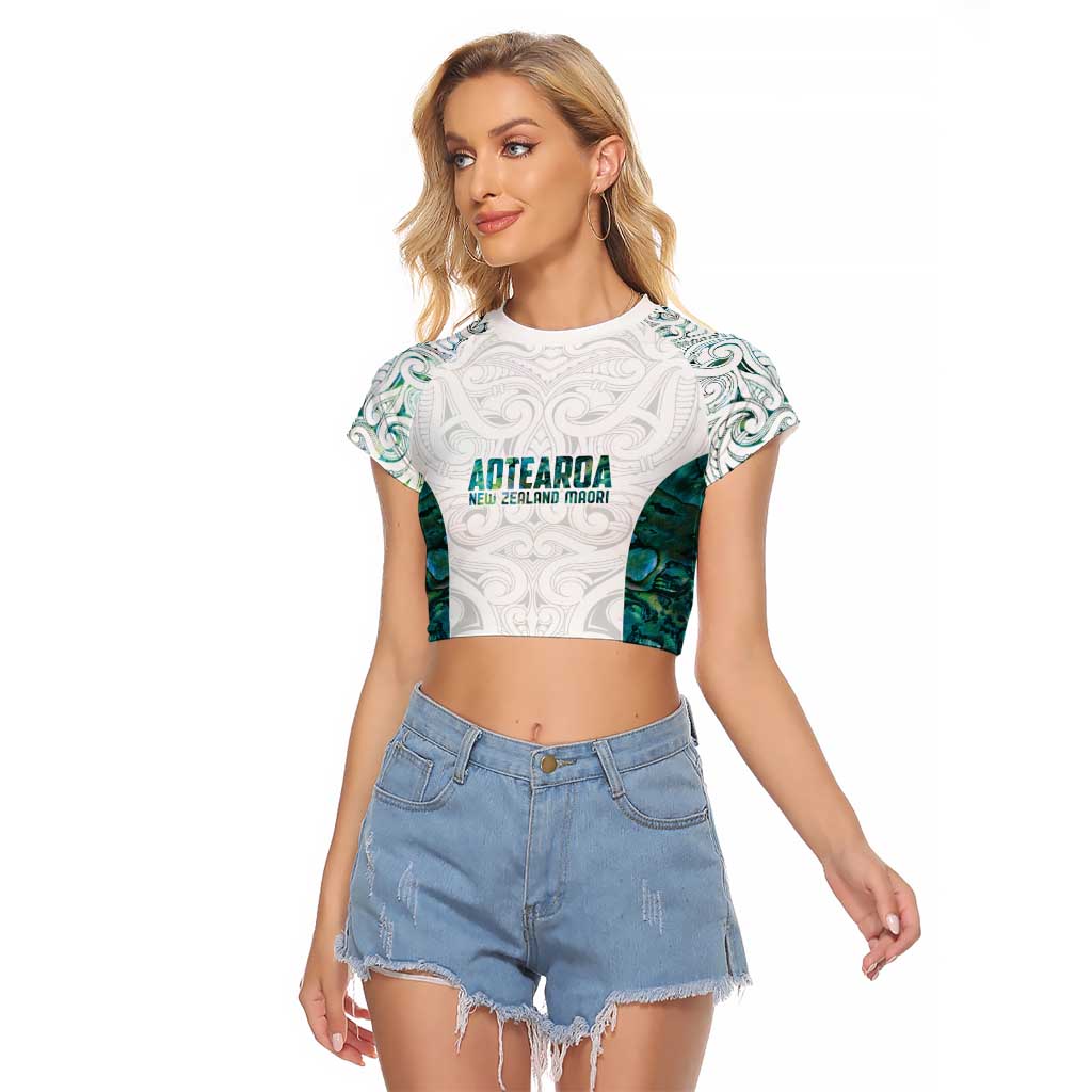 Custom New Zealand Aotearoa Raglan Cropped T Shirt Green Maori Paua Shell Indigenous - Aussie Hoodie