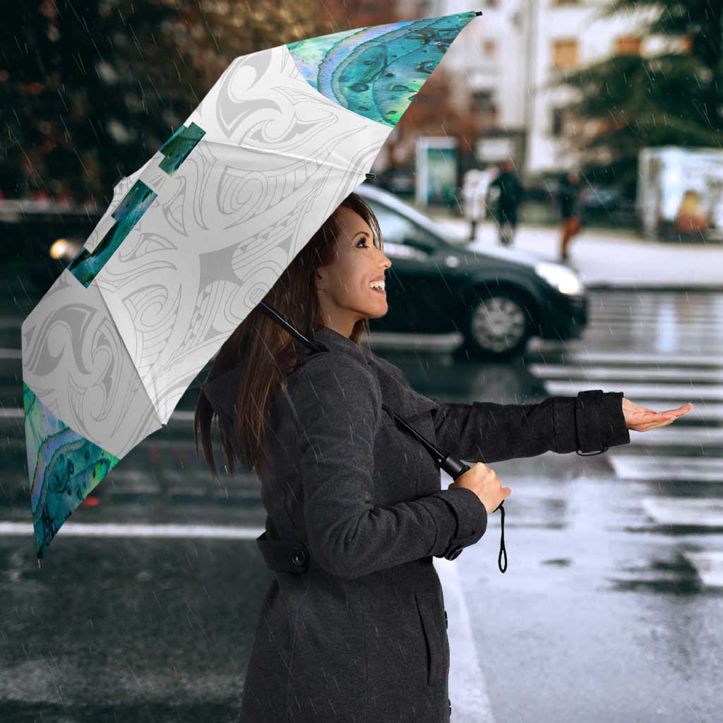 Custom New Zealand Aotearoa Umbrella Green Maori Paua Shell Indigenous - Aussie Hoodie